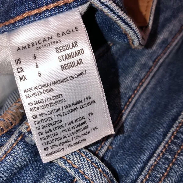 American Eagle MOM jeans distressed size 6 regular - Image 4