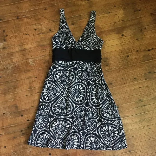 Patagonia XS black and white v-neck sleeveless Margot dress - Image 2