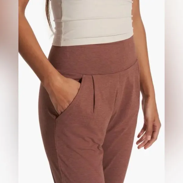 Vuori Lux At Ease Harem Pants in Hazelnut Heather PLEASE READ - Image 3