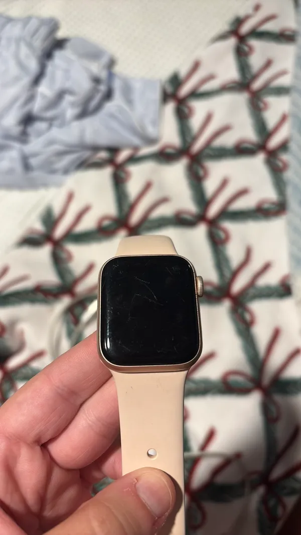 Series 4 Apple Watch 40mm - Image 3