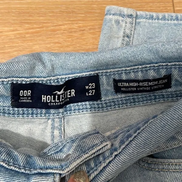 ‎Hollister foldover mom jeans size 23 - Image 2