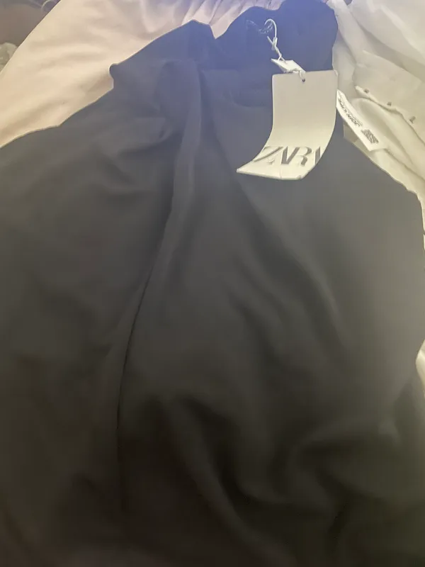 ZARA NWT  black knotted halter top. Size Medium - Image 3