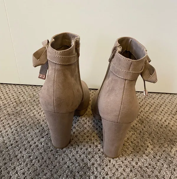 LC Lauren Conrad Heeled Booties - Image 5