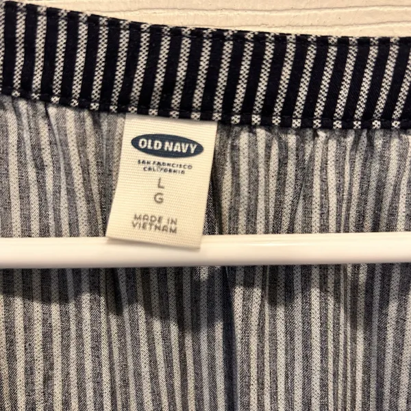 Old Navy Womens Large Navy Blue White Striped Short Sleeve V-Neck Rayon Blouse - Image 4