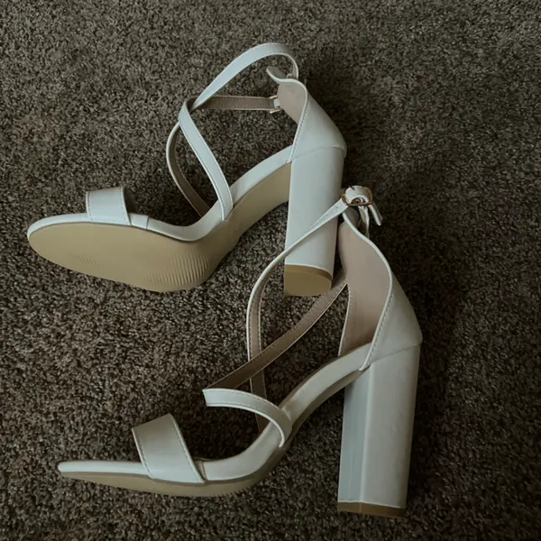 NWT White Open Toe Cross Strap Heels Size 6.5 - Image 8