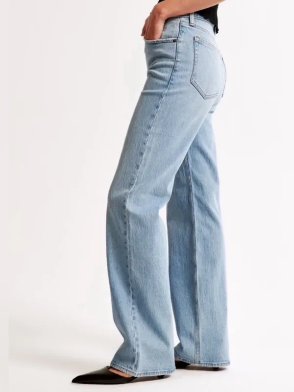 Abercrombie & Fitch 90s Relaxed High Rise Light Wash Jeans Size 26 or 2XS - Image 2