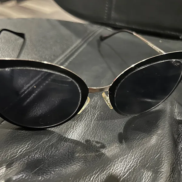 Black Round Sunglasses - Image 4