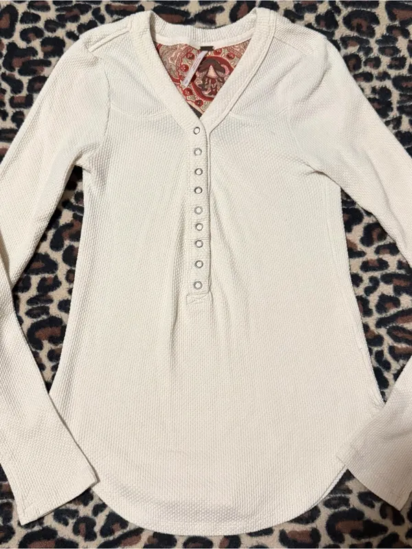 2000s vintage style free people cream long sleeve button up top w/ subtle weave - Image 3