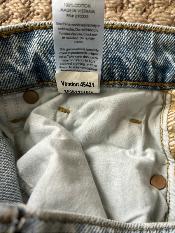 Pacsun 90s Straight Leg Light Wash Distressed Jeans Raw Hem - Image 5