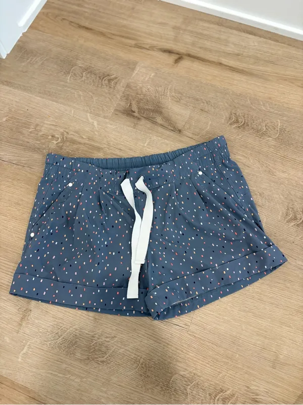 Lululemon Spring Break Away Shorts in Confetti Cake Size 4 - Image 2
