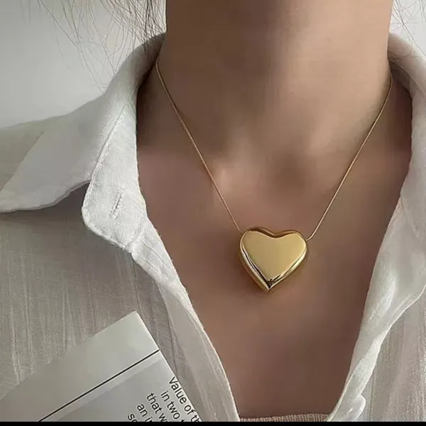 Heart Pendant Necklace Gold - Image 3