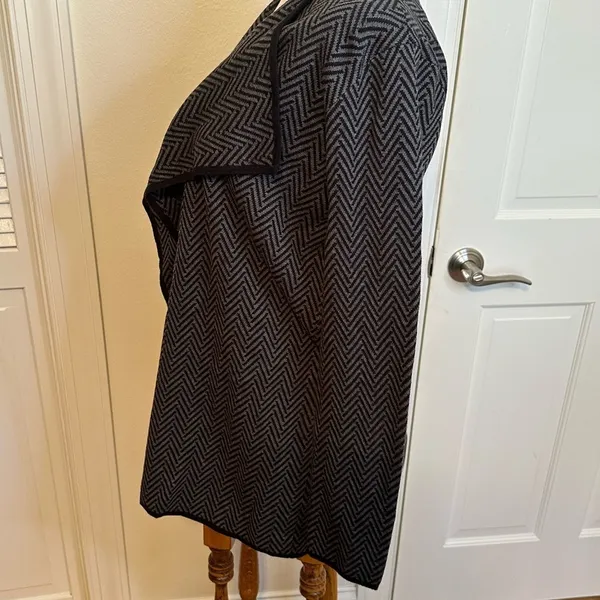 Vince Camuto Herringbone Black and Gray Cardigan Size Small NWOT - Image 4