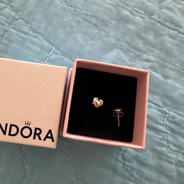 NIB Pandora Heart Earrings - Image 2