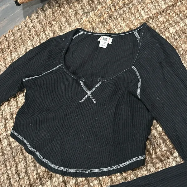 BDG Reverse Trimmed Ribbed LS Tee Size Large - Image 7