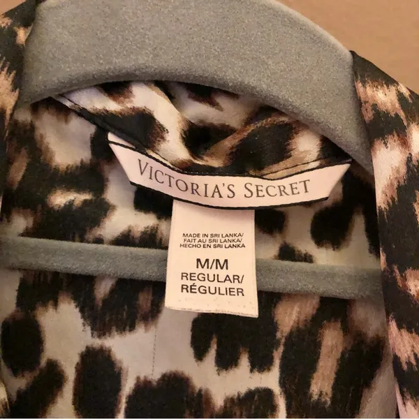 Victoria’s Secret cheetah leopard animal print pajama top brown size medium FLAW - Image 4
