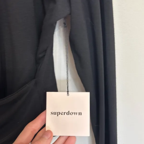 NEW Superdown Matilda Crop Wrap Long Sleeve Top in Black - Size XL - Image 5