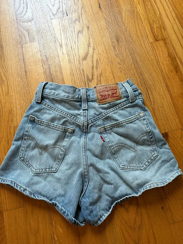 Levi’s Mom Shorts - Image 2