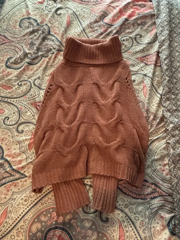 Moon & Madison Cropped Sweater - Image 2