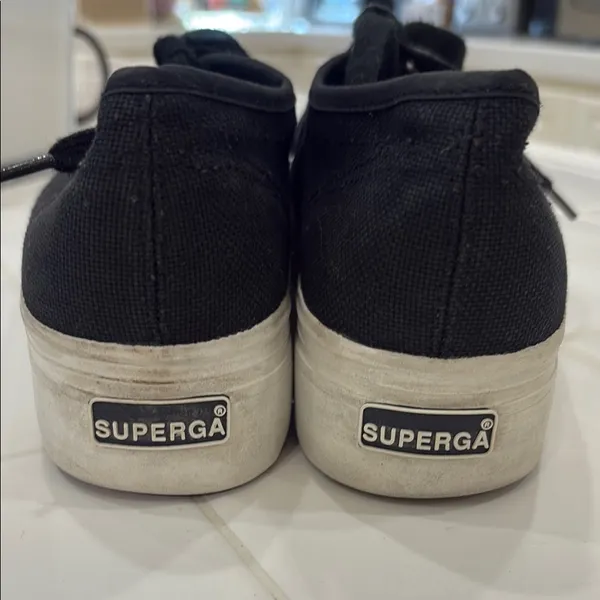 Trendy Black Canvas Sneakers - Image 4