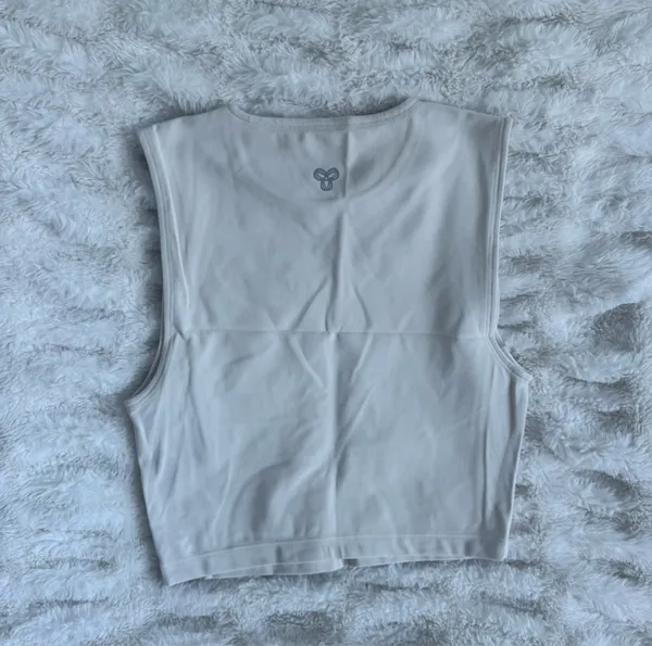 Aritzia White Sleeveless Crop Tank - Image 3