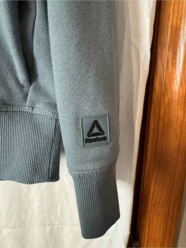 Reebok Gray Embossed Logo Sweatshirt (M) - Image 5