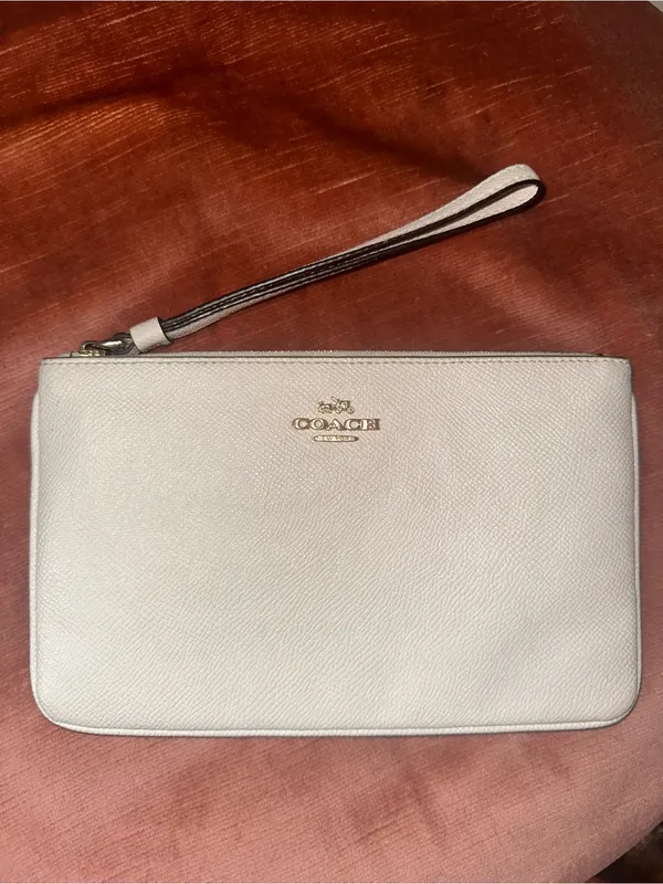 Coach Crossgrain Leather Wristlet- Chalk - Image 3