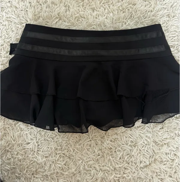 Edikted Black Skirt Low Rise - Image 4