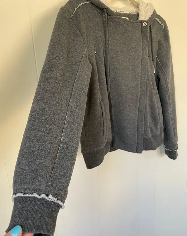 Roxy grey hooded zip up Peacoat style jacket Sherpa lined Women’s size medium - Image 4