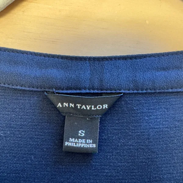 Ann Taylor Navy Blue Button Shoulder Sleeveless Knit Top‎ Small Casual Tailored - Image 5