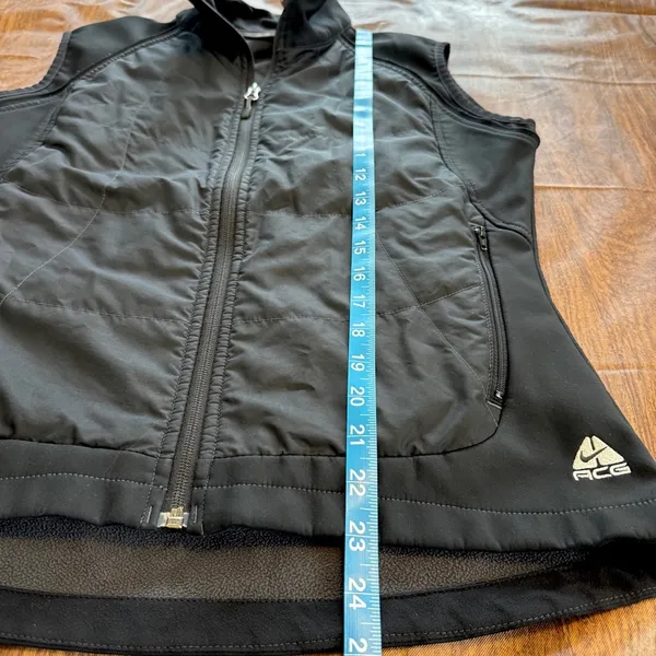 Women's Nike ACG Vest Size M Black Running - Image 7