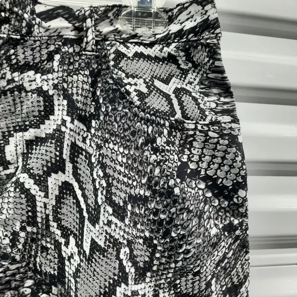 Y2K Snake Print Short Skirt Women's Size Large Black Gray Biker Moto Grunge - Image 2