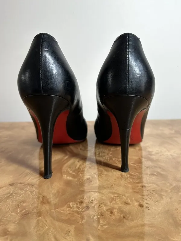 FLAW Christian Louboutin Black Leather Round Toe Pumps Size 40 AS-IS - Image 5