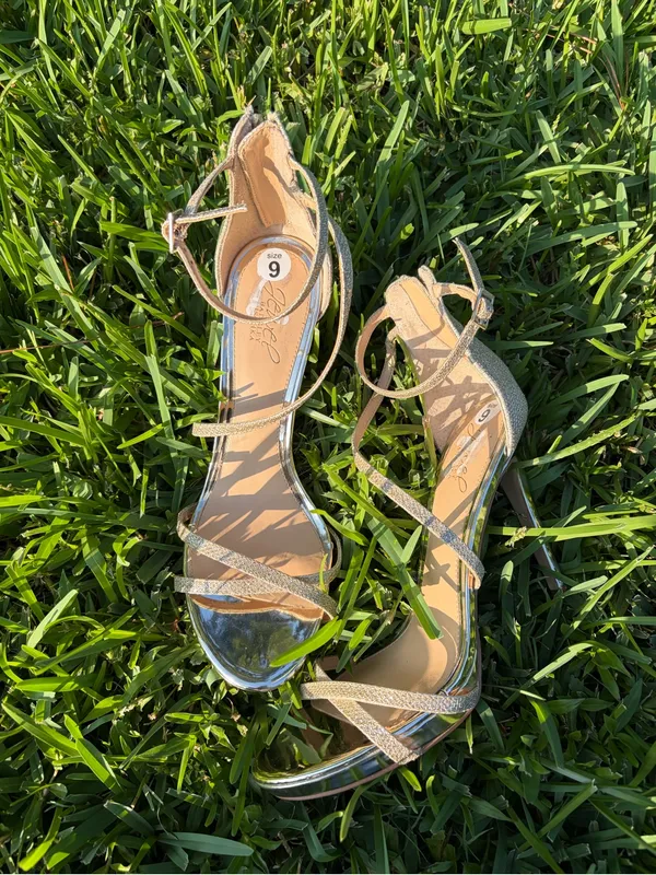 Jewel Badgley Mischka Galen Platform Glitter Evening Sandals – Size 9 - Image 6