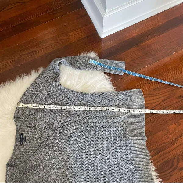 American Eagle Grey Sweater V-neck - Image 4