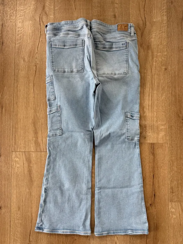 American Eagle Kick Boot Cargo Flare Jeans Size 14 Short Light Wash - Image 3