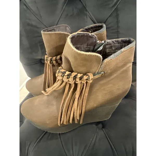 Sbicca Vintage Collection Brown Fringe Wedge Ankle Boots Women's Size 8 Boho - Image 2