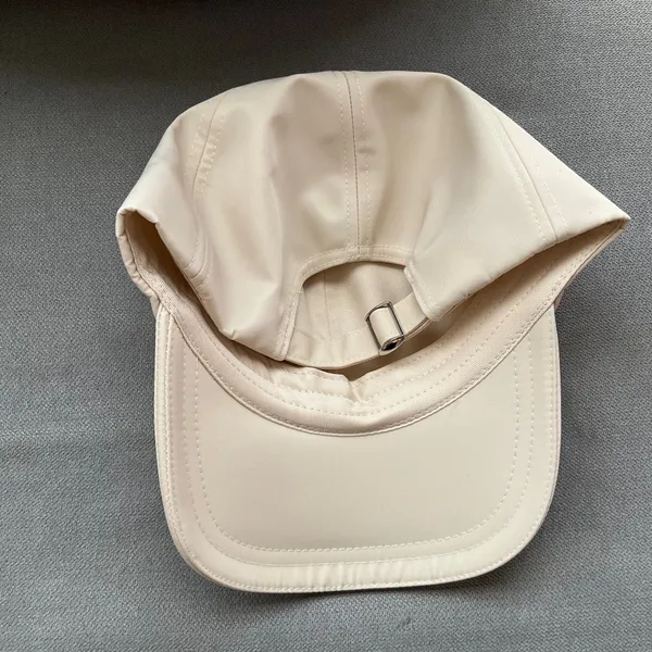 Alo Yoga Satin Off-Duty Cap Crème - Image 7