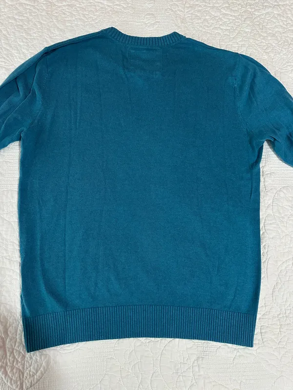 Hollister long sleeve sweater - Image 3