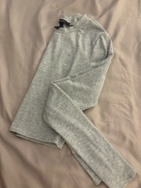Forever 21 Grey Ribbed Long Sleeve Top - Image 4