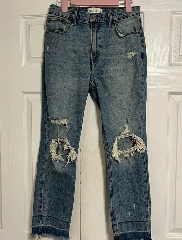 Abercrombie High Rise Mom Jeans - Image 2