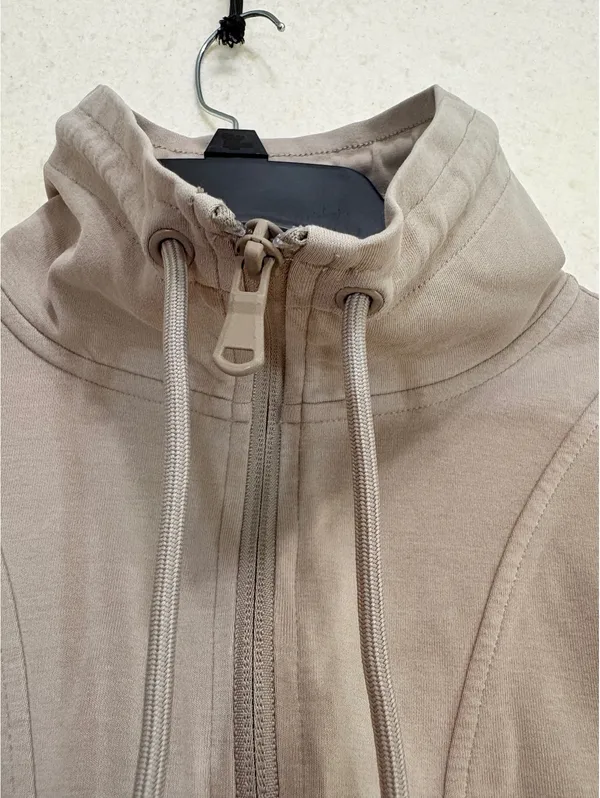 Women’s M Taupe Old Navy Active 1/4 Zip Cropped Fleece Pullover - Image 8