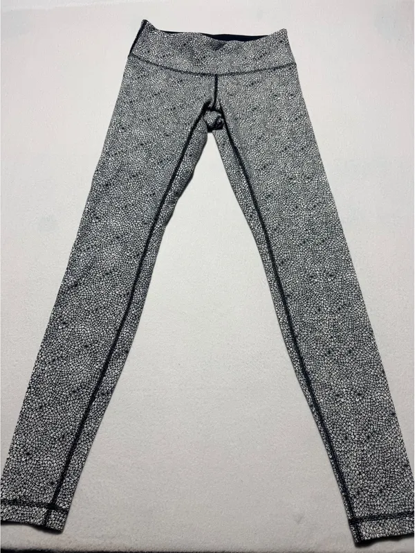 Lululemon Women's Size 4 Black and White Floral Leggings - Image 3
