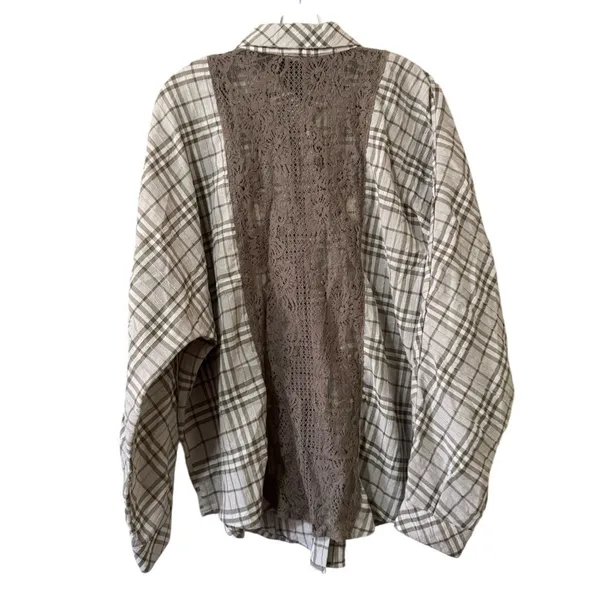 Hem & Thread Women Size M/L Button Down Tunic Top Embroidered Back Long Sleeve‎ - Image 2