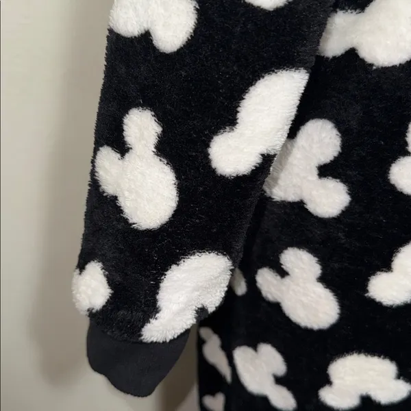Disney Delta woman size Medium onesie pajama black & white mickey mouse - Image 3