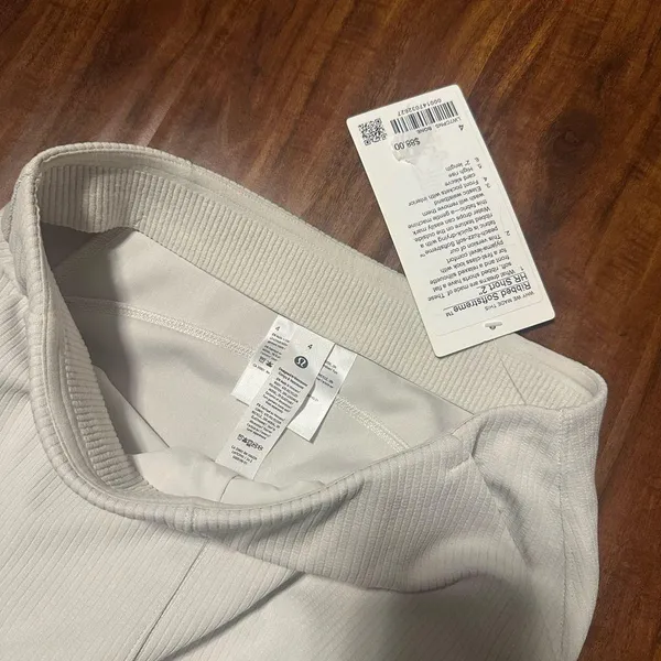 lululemon athletica High Waist Cream Shorts - Image 3