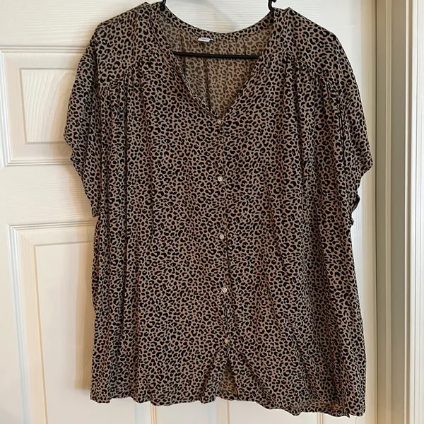 Old Navy Leopard Button Up Top - Image 2
