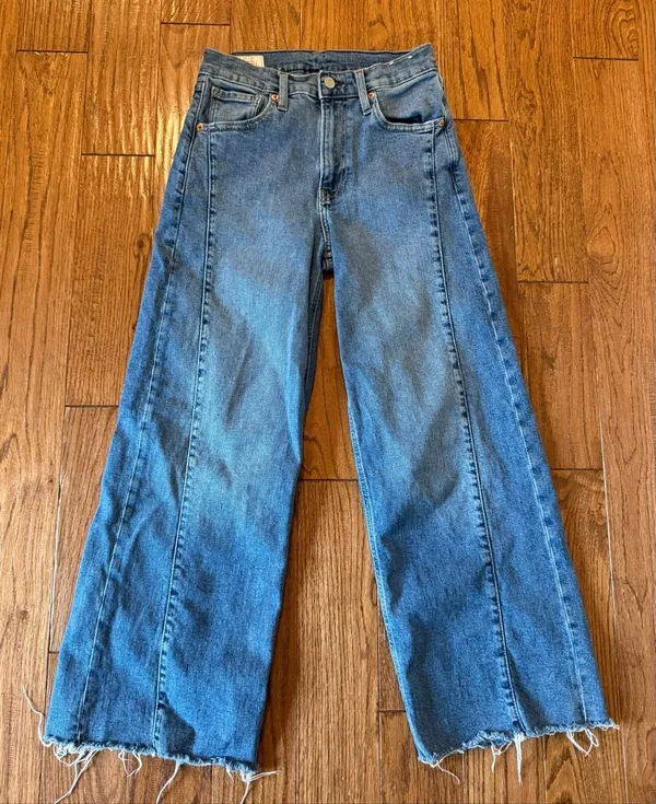 Gap high rise stride wide ankle leg jeans size 4 - Image 3