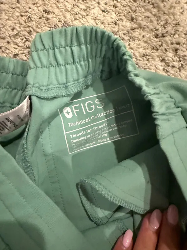 FIGS Scrubs Set - Image 2