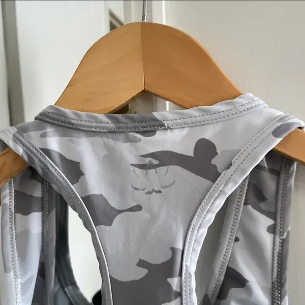 Beyond Yoga Grey Camo Sports Bra - Image 6