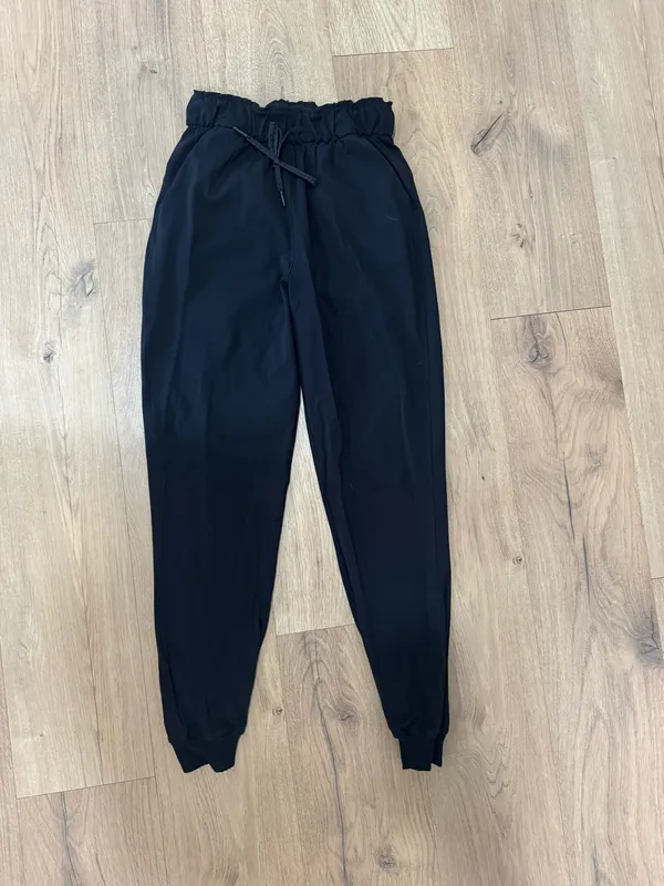 Lululemon Keep Moving Joggers - Image 4